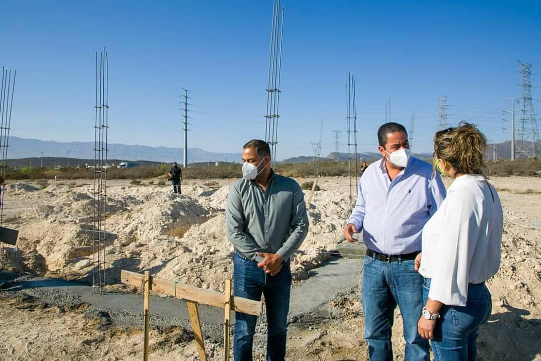 LezaClaudia's tweet photo. Acompañe a nuestro Alcalde @chemamoralesp a supervisar el Centro de Bienestar Animal de Ramos Arizpe ( Albergue de Mascotas) una obra que nuestra cuidad requiere para tener la infraestructura necesaria y así sostener próximos proyectos en favor de los animales.
#RamosArizpe https://t.co/XEHxkju4Ud