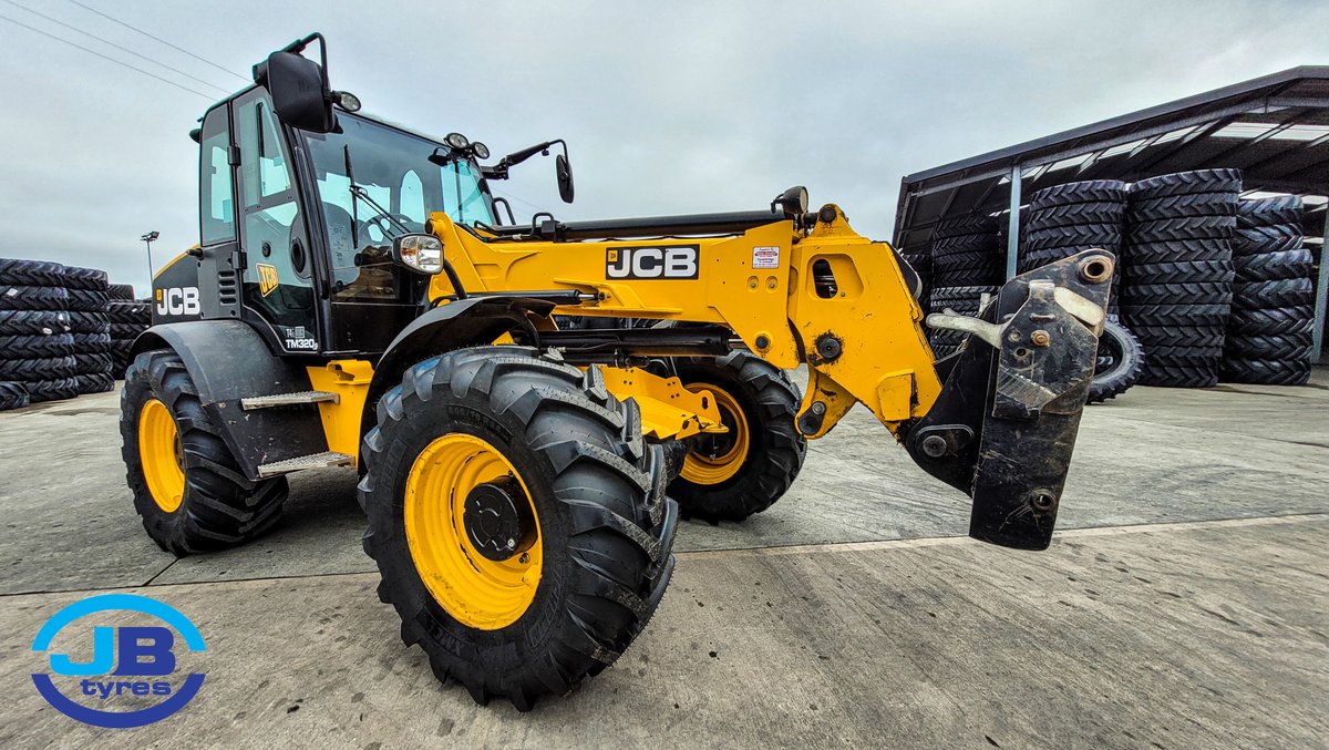 New set of 460/70 R24 #michelin #xmcl fitted onto this #jcb TM320s 

Give us a call to see how we can help you 028 7964 4128

#jbtyres #michelin #excelagridealer #farming #newboots #tyresolutions #cashbackoffer #agri #agriculture #springwork