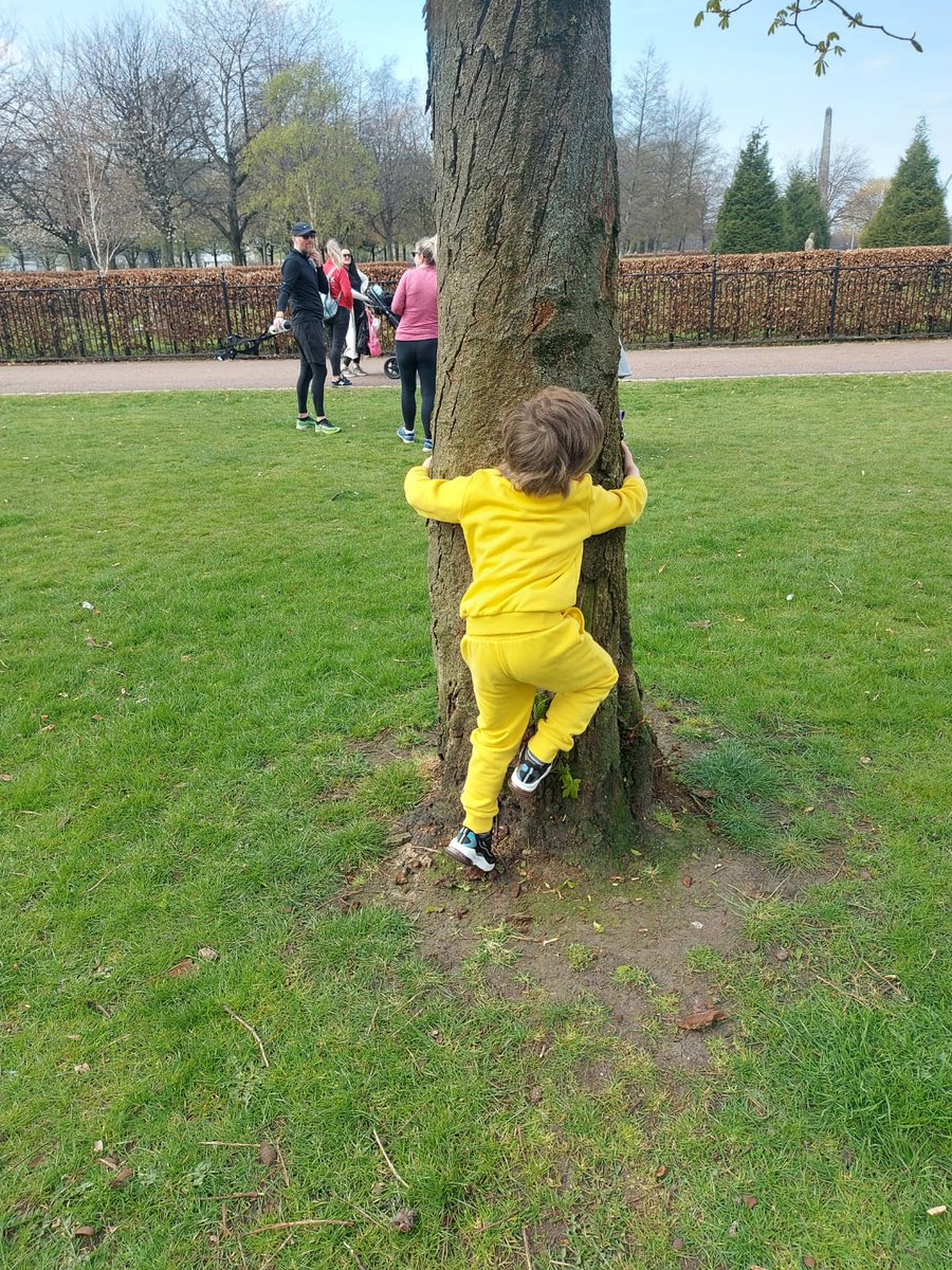 What a great day to finish off our eastend Springbreak programme with a family Scavengerhunt🌞🎉 

 Families enjoyed exploring Glasgow green doing PEEKs scavengerhunt, making their own chalk murals, playing  active games and finished off with a yummy Pizza🍕😁 

#PEEKPlay #HoFop