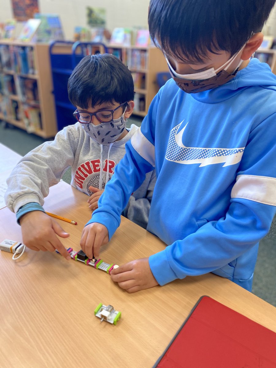 mrsscienceguru's tweet image. Using LittleBits to create our own communication codes.  Great job guys working on 3 of our 5Cs, critical thinking, communication and collaboration.  ⁦@HoughStreet220⁩ ⁦@barrington220⁩ ⁦@littleBits⁩