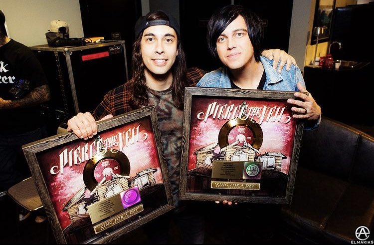piercethenation's tweet photo. "Since @Kellinquinn called me out... here is my appreciation post. Love you bus💚 #Kellic #KellicForever"
(@piercethevic vis Instagram) https://t.co/vZ6YG8L549
