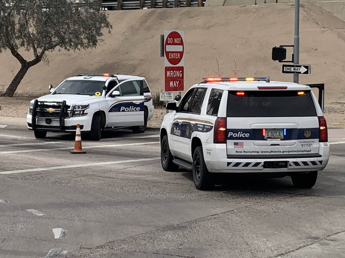 BWebbFox10's tweet photo. Phx PD says a driver opened fire on a motorcycle officer this AM while driving southbound on the I 17. The officer was not hit. The suspect fled then crashed into another car and a truck. He’s in serious condition. 4 others have minor injuries. No word on a motive. #Fox10Phoenix https://t.co/RpUNpX3z5R