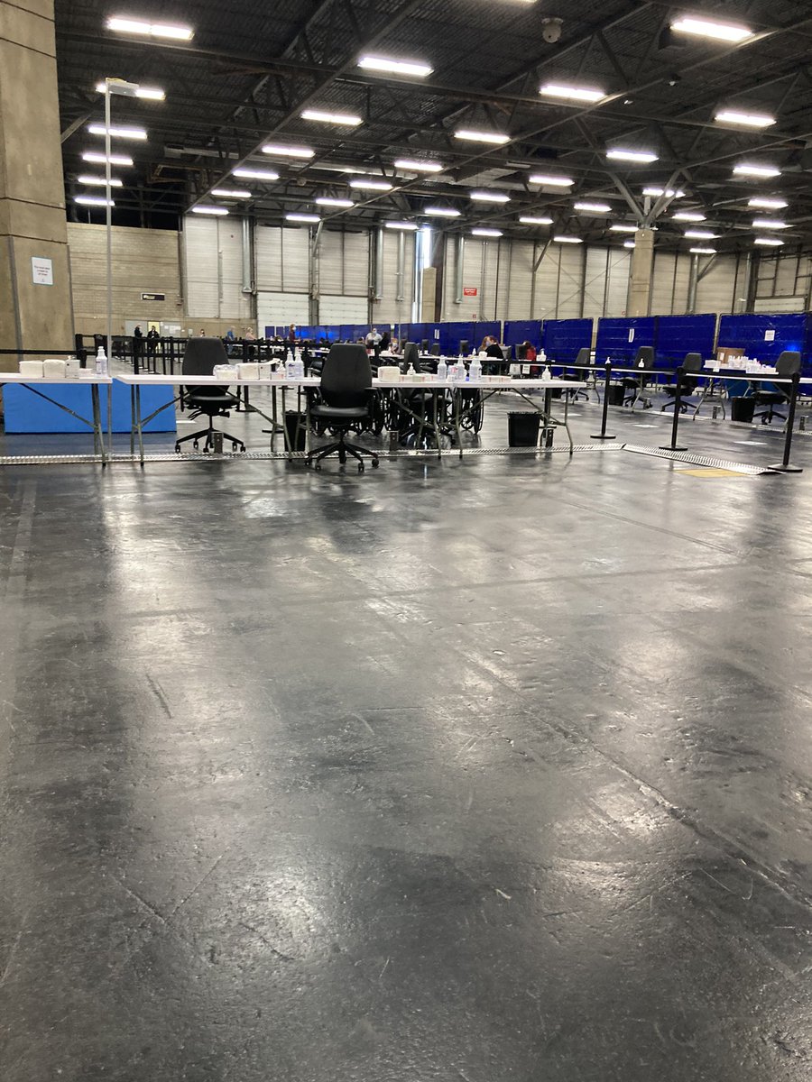MrG_Graziano's tweet photo. Hey @AHS_media the EXPO Centre is pretty much empty right now. Seriously, change it up. Get the Vaccines opened up. https://t.co/mVNQczdHPL