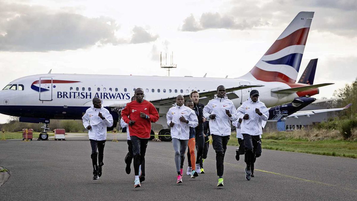 Vreemde vogels op Twente Airport: 'Het lijkt wel een filmset' .