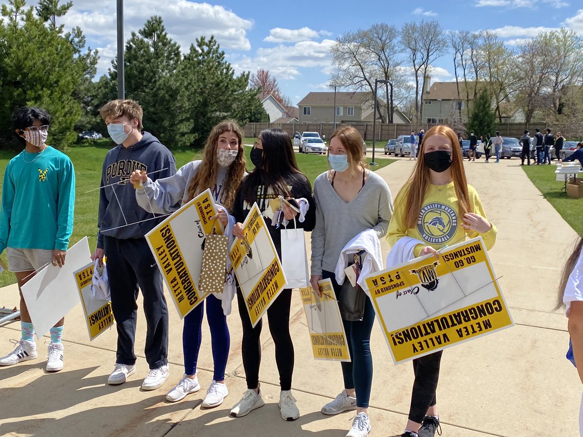 Metea Valley High School PTSA (@metea_ptsa) on Twitter photo Seniors! Come get you grad sign and t-shirt TODAY until 4 at MVHS. Enter raffle for gift card! <a href="/Marty_Mustang/">Marty the Mustang</a> <a href="/meteavalley/">Metea Valley HS</a> <a href="/MeteaAthletics/">Metea Athletics</a> <a href="/MVPrincipal1/">Principal Echols</a> Seniors! Come get you grad sign and t-shirt TODAY until 4 at MVHS. Enter raffle for gift card! <a href="/Marty_Mustang/">Marty the Mustang</a> <a href="/meteavalley/">Metea Valley HS</a> <a href="/MeteaAthletics/">Metea Athletics</a> <a href="/MVPrincipal1/">Principal Echols</a>