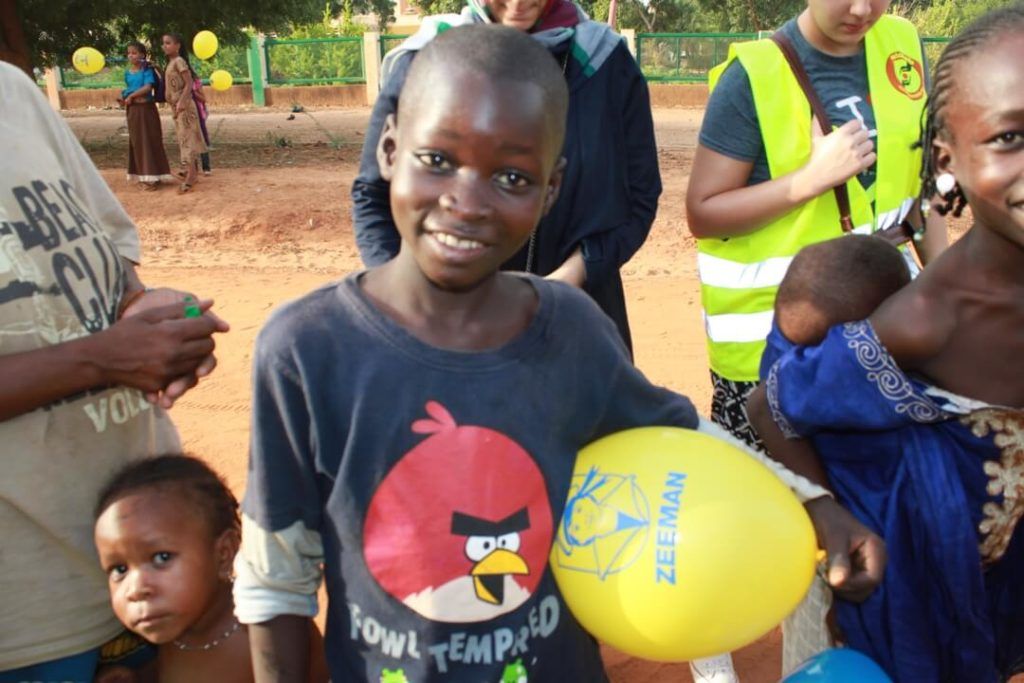 Die Katarakt bezeichnet eine Trübung der Augenlinse. Betrachtet man Menschen, die an einer fortgeschrittenen Katarakt erkrankt sind, kann man die graue Färbung hinter der Pupille erkennen. Wir haben es uns zur Aufgabe gemacht, diesen Menschen zu helfen.
timetohelp.ch/campaigns/kata…