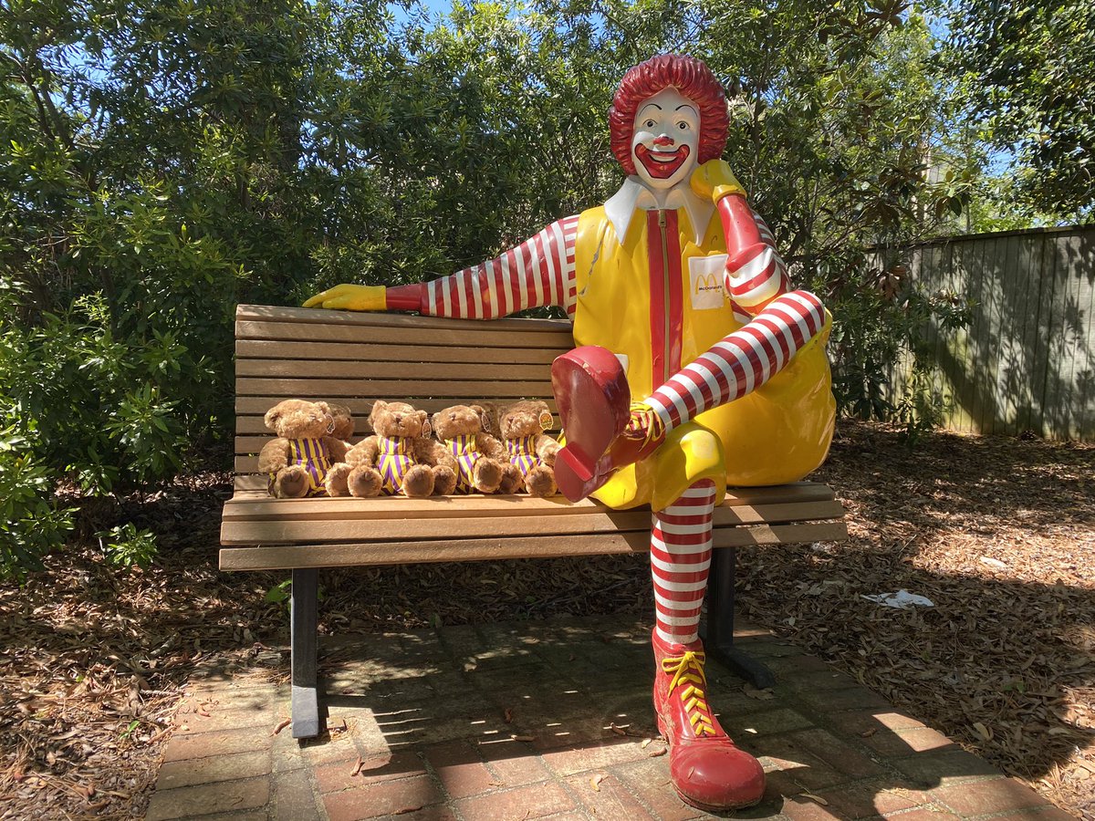ECUJungle's tweet image. We made a quick drop off of about 40 bears to @RMHENC (Ronald McDonald House of Eastern NC)

They plan to put them in their “Welcome Bag” for families when they arrive at their facilities!

2/3