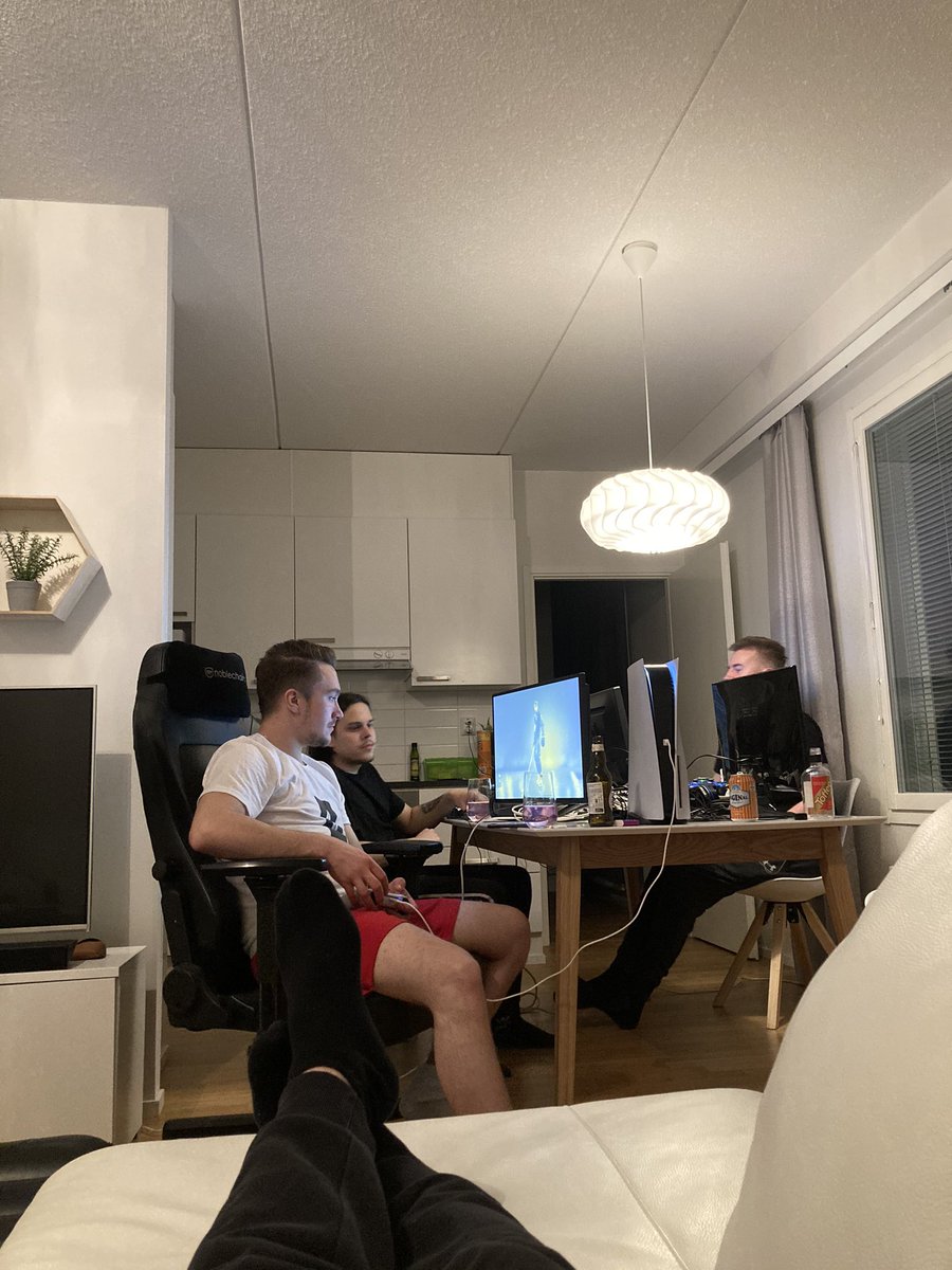 <a href="/RoyalHT_NHL/">Royal HT</a> Warming up for Lite qualifiers! 🍺 #ECL12 #NHLGamer