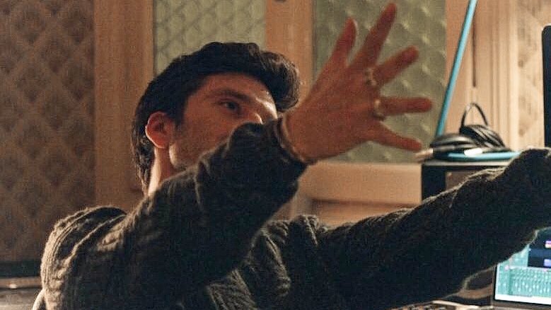 itsladybarnes's tweet photo. Now apologize to this man for the second time. It makes me so mad, Seb was so excited for his new movie, he didn’t deserve this so stop body shaming him and let him be happy! #mondaymovie #SebastianStan https://t.co/Qwln7uFrSQ