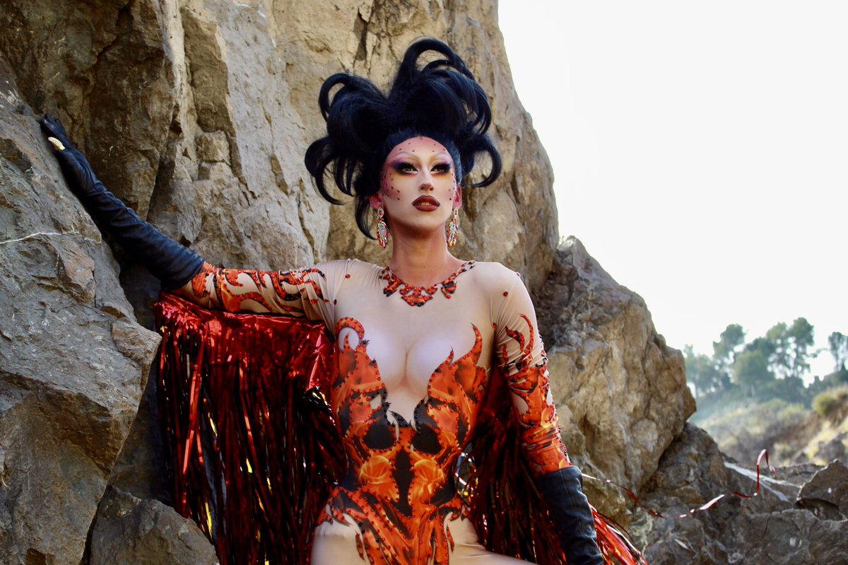 theonlybibble's tweet image. 💥🚨am I famous yet?🚨💥
.
.
.
#bibble #thebibbleverse #drag #dragqueen #localqueen #RuPaulsDragRace #dragrace #dragmakeup  #model #makeup #mua #cosmetics  #morphe #practicingsuckingless #anastasiabeverlyhills #trixiecosmetics #hauslabs #kimchichicbeauty #sucklessfaceandbody