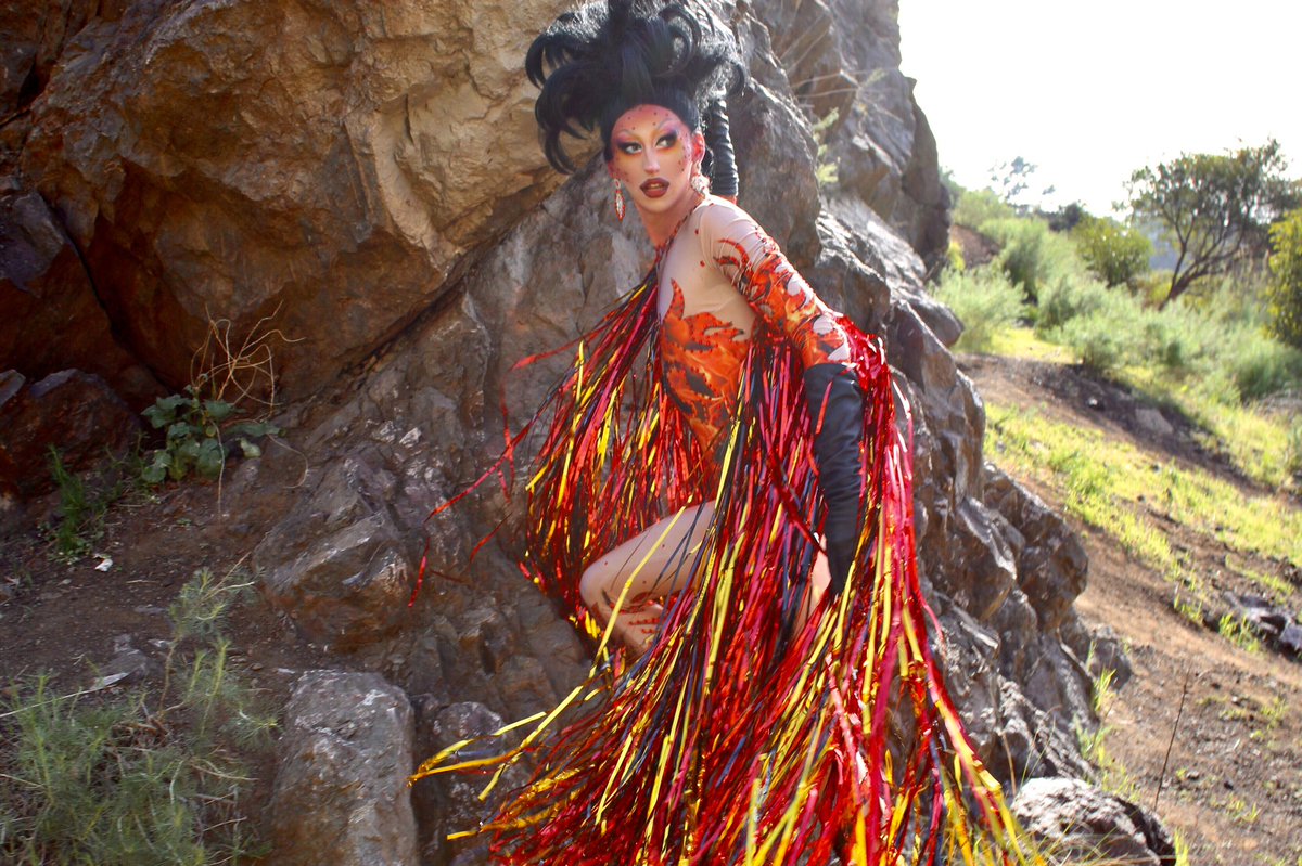 theonlybibble's tweet image. 💥🚨am I famous yet?🚨💥
.
.
.
#bibble #thebibbleverse #drag #dragqueen #localqueen #RuPaulsDragRace #dragrace #dragmakeup  #model #makeup #mua #cosmetics  #morphe #practicingsuckingless #anastasiabeverlyhills #trixiecosmetics #hauslabs #kimchichicbeauty #sucklessfaceandbody