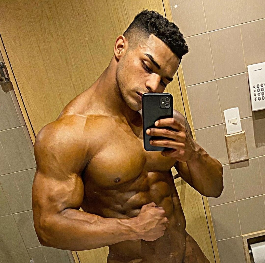 SMayates's tweet photo. Moreno papacito.... Se le ve buen 🍆 https://t.co/jiXJB65hNq