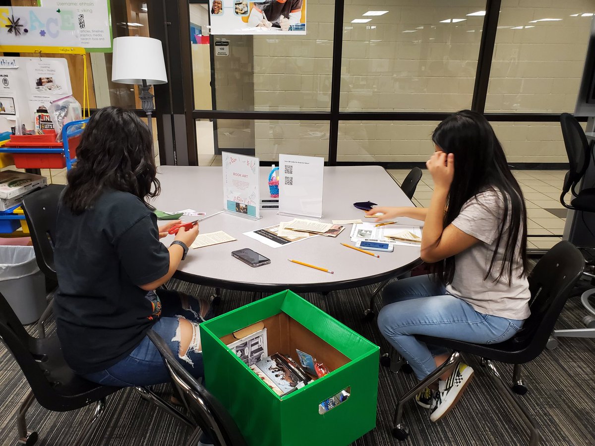 EHHSLibrary's tweet photo. TomeCon @EHHSLibrary today @TomeSociety https://t.co/J0sQWeHx0l