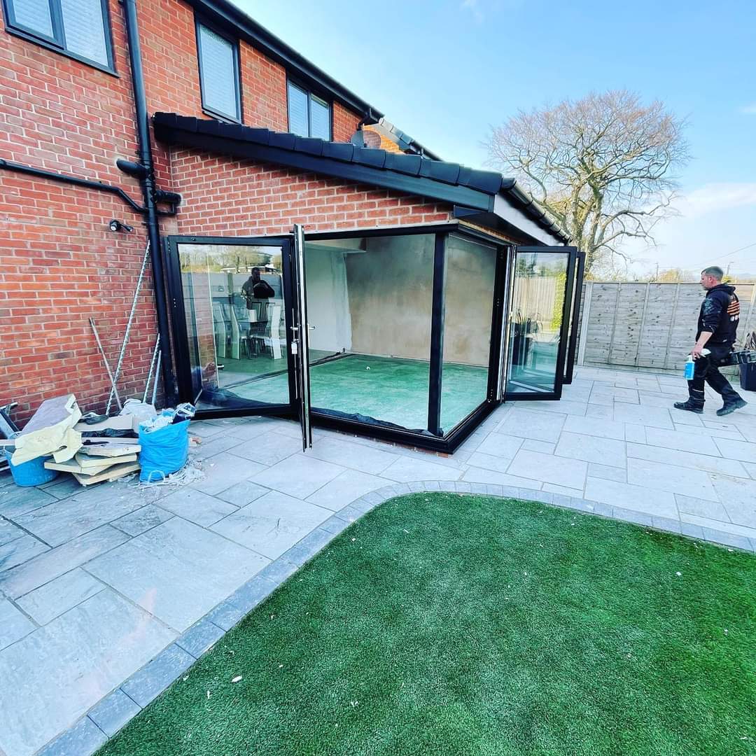abialuminiumltd's tweet photo. Don’t see many Corner Bifolds this is a stunner at #abialuminiumltd #cornerbifold #bifolddoors #glazing https://t.co/LXRUBZxU2a