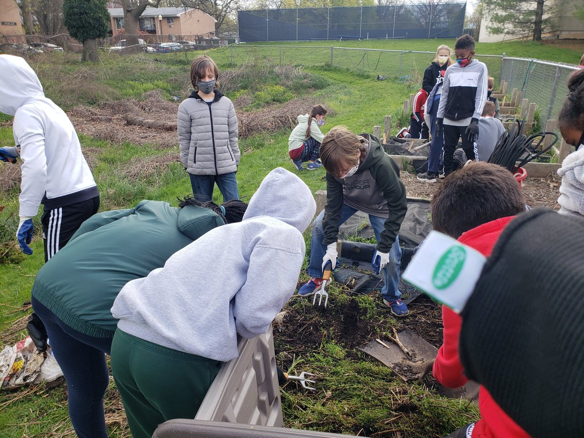 5th Grade News tweet media