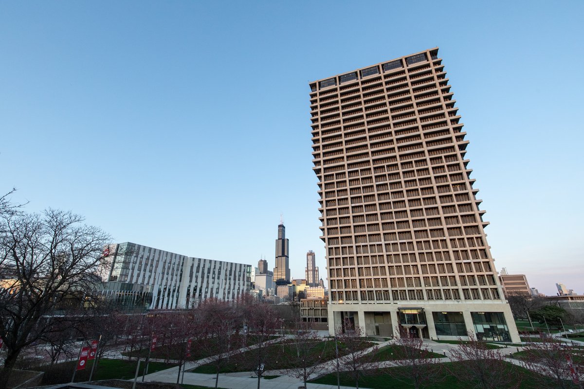 #UIC has been awarded the 2021 Institutional Excellence Award by the National Association of Diversity Officers in Higher Education! Read more: today.uic.edu/uic-lauded-for…