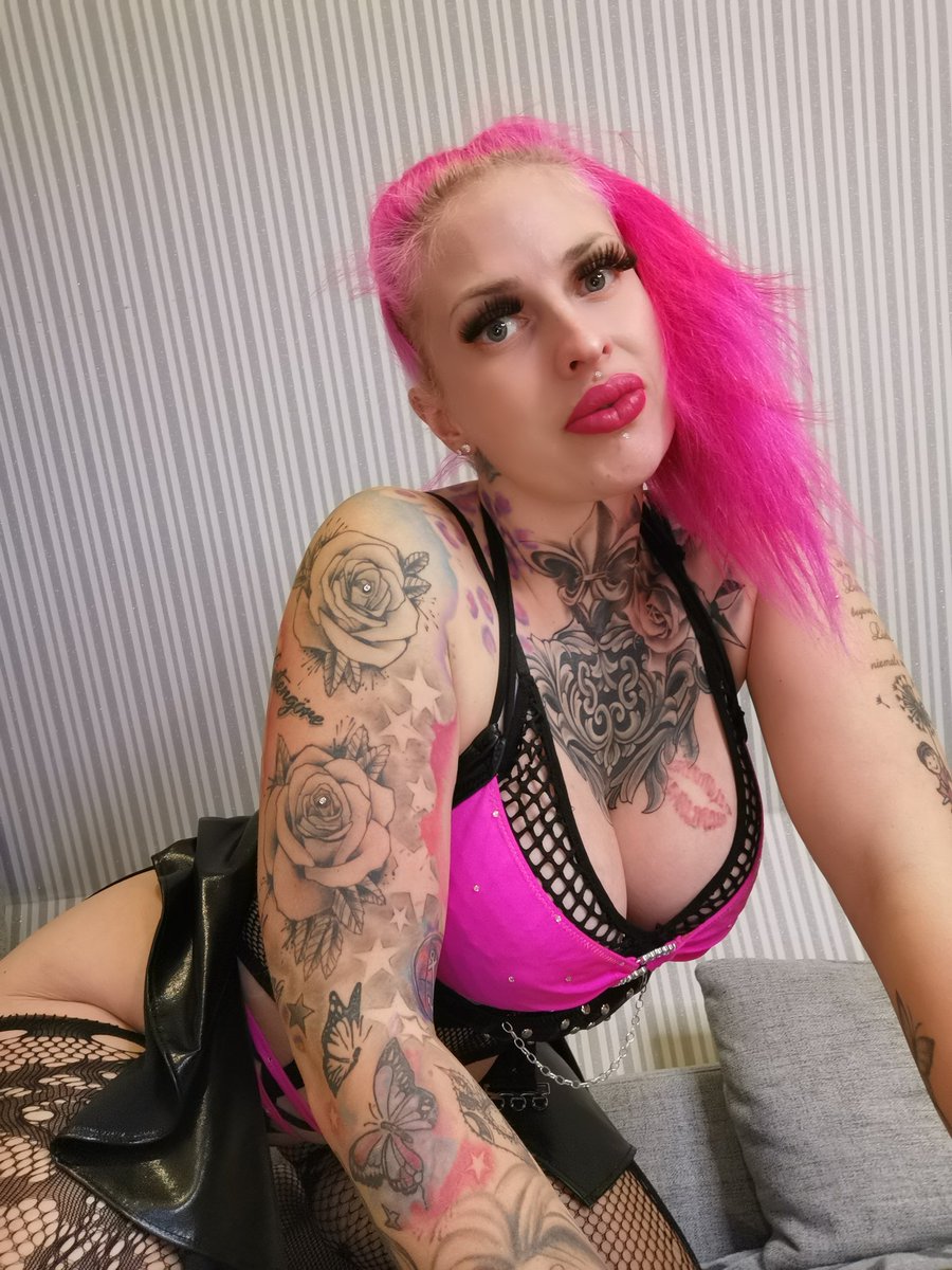 Content from curvyanni