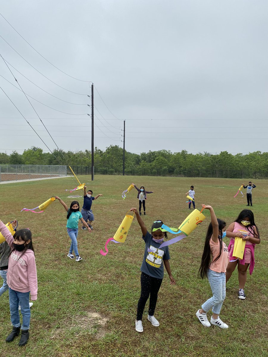 We love science!! We have been learning about different types of weather. Today we created wind socks😍 “Teacher look! I know which direction the wind is blowing!” #BeAHooverHero