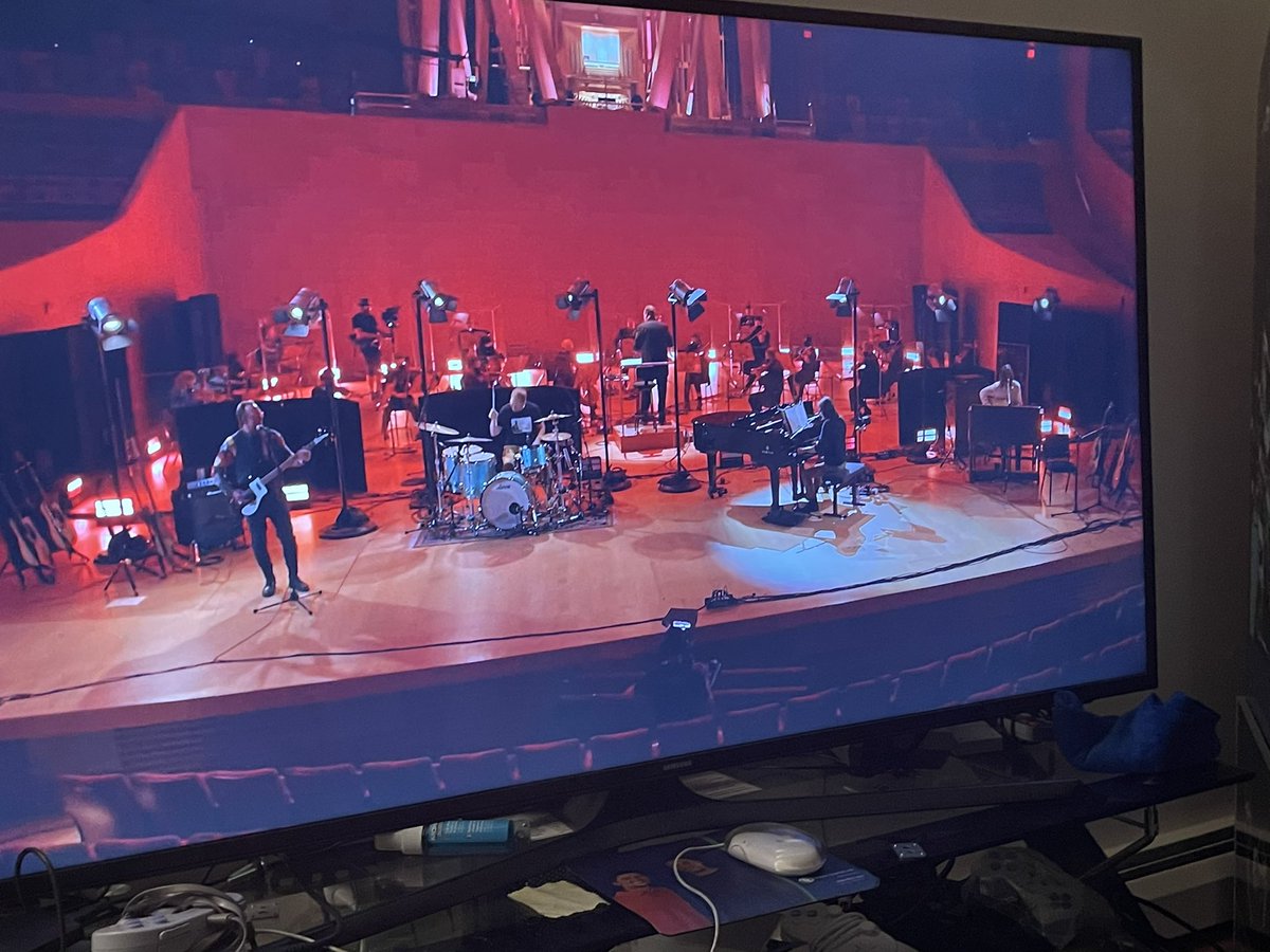 MikeSmall's tweet photo. This is the coolest Weezer experience. It’s been amazing #OKHumanStream https://t.co/1QFTxA6S78