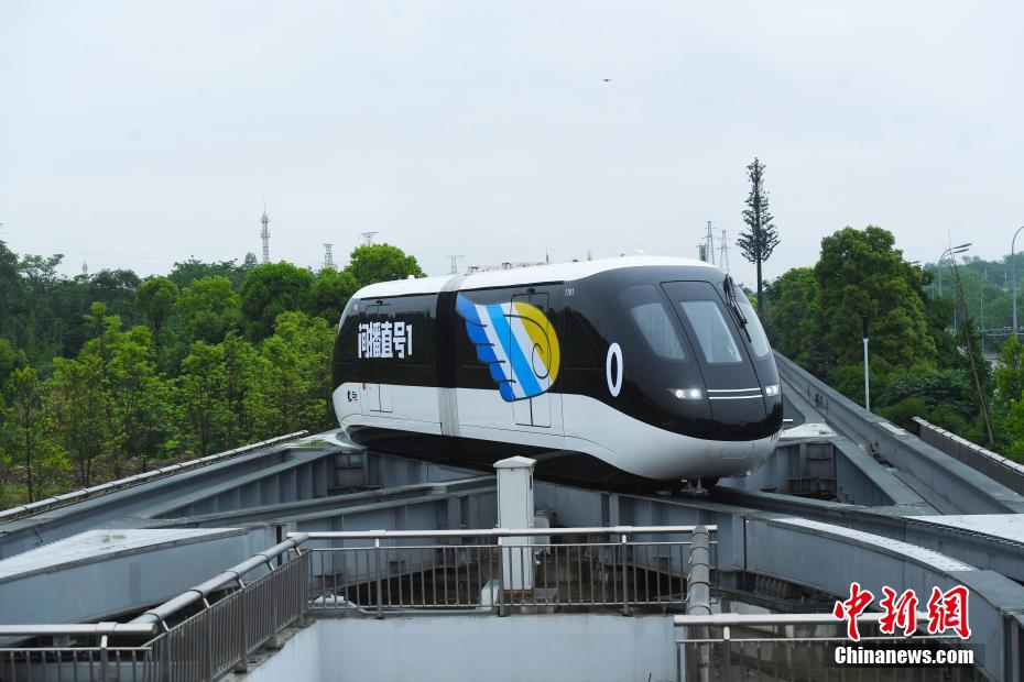 #ChinaTech Chongqing municipality puts its first driverless SkyShuttle rail transit project into use Friday. With a total investment of 1.8 bln yuan ($276 mln), the project features electric-powered, unmanned driving, fully automatic trains running on a 15.4km elevated rail line.