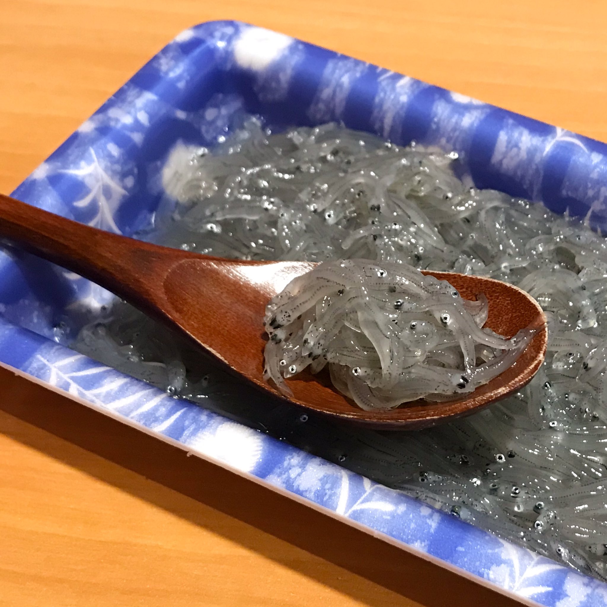 تويتر 魚河岸三代目千秋 على تويتر 本日土曜日 生しらす 入りました 数量限定ですのでお早めに 生しらす入り三色丼は1000円にてご用意しております 築地 魚河岸三代目千秋 ランチは11時半から13時45分まで T Co Bq0tsixizp
