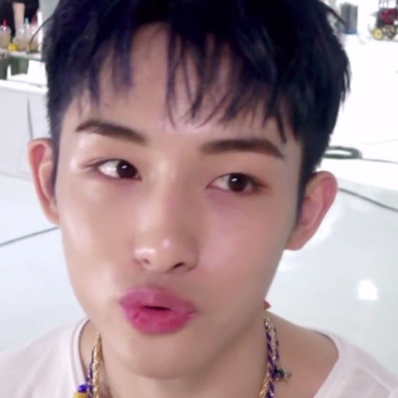 plz use the hashtag !! support and love winwin more than ever #WinwinWeLoveYou