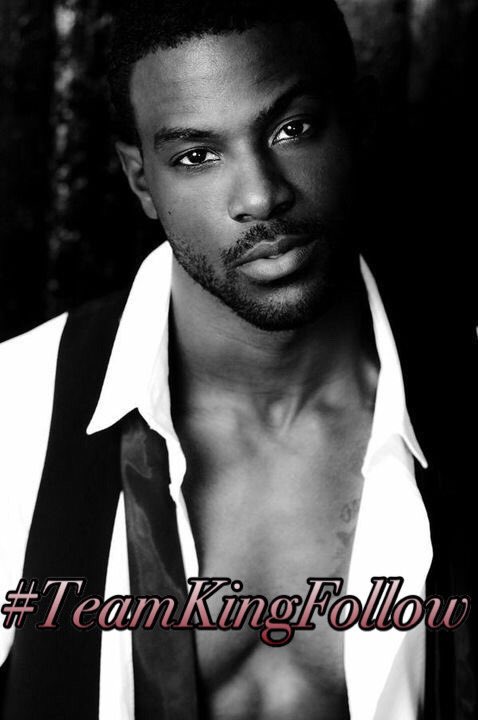 роберт мулат. темнокожий парень. темнокожий парень. чернокожие модели мужчины. красивые афроамериканцы.