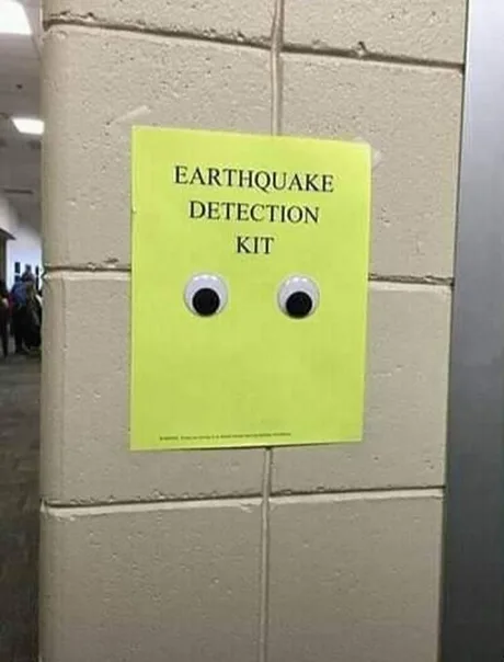 JohnRMartin9's tweet photo. Earthquake detection kit... https://t.co/G1uknx2UBd