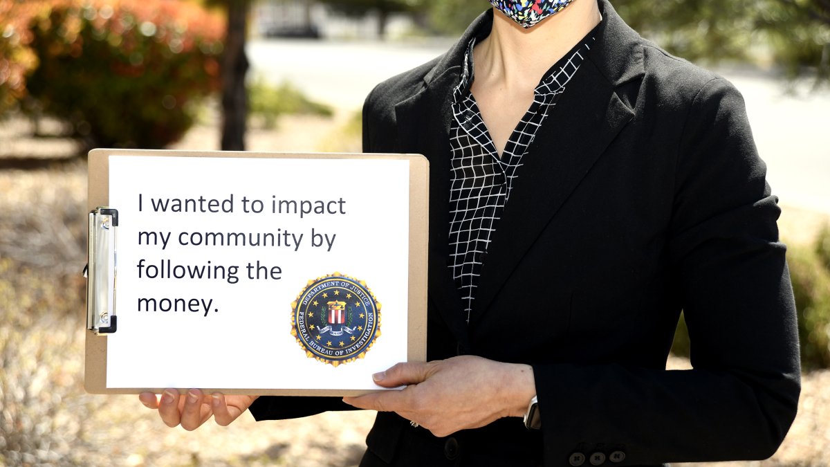 FBIAlbuquerque's tweet photo. #FBI forensic accountants "follow the money," tracking down funding sources used by criminals & terrorists. If this sounds like your dream job, apply to @FBIAlbuquerque by sending your resume to albuquerqueapplicant@fbi.gov. #WhyFBI
More info: https://t.co/0ZnnzycXNy https://t.co/2Nhsdq2MYK