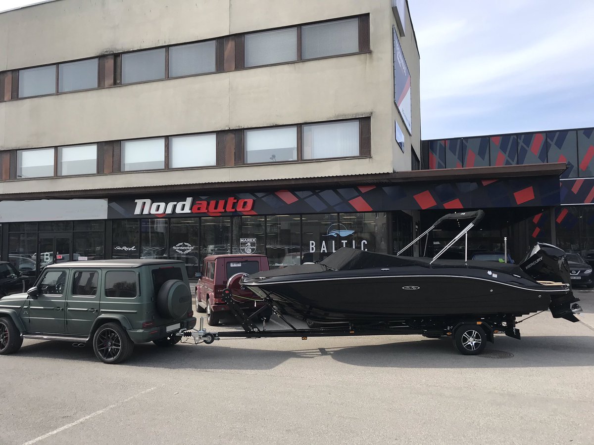 Black Friday Special delivery of Sea Ray Black Beauty