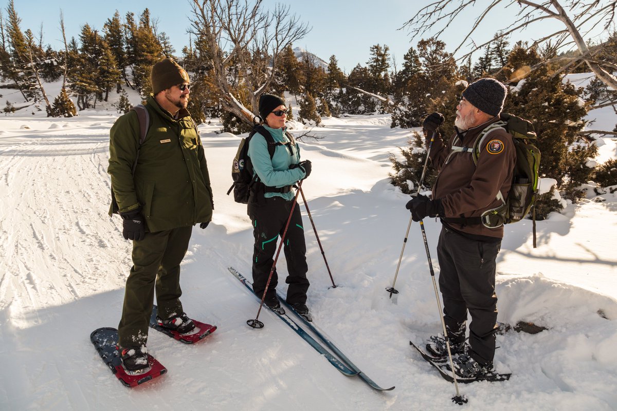 YellowstoneNPS tweet picture