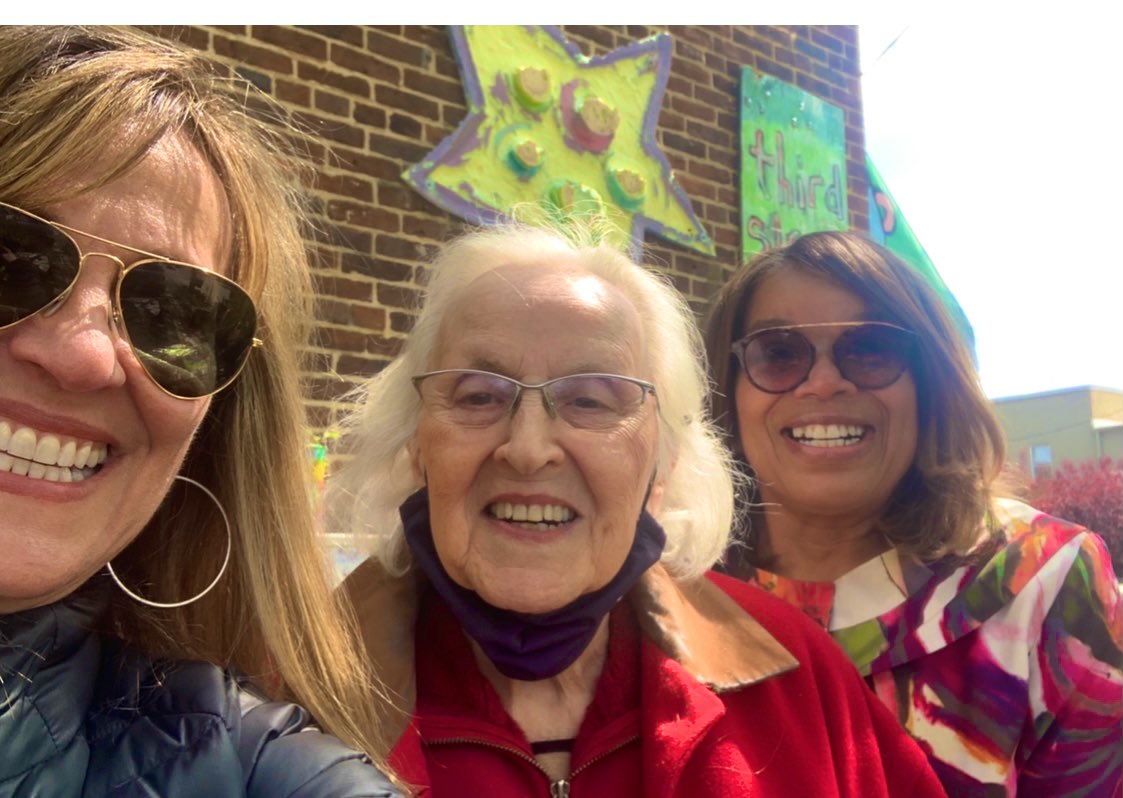 Dbacktherealtor's tweet photo. Meeting some amazing  people for coffee at favorite local spot!  @PriscillaJohn13 @mayorisaac  #thirdstreetstuff #coffeehouse https://t.co/HnrZ9qXkDK