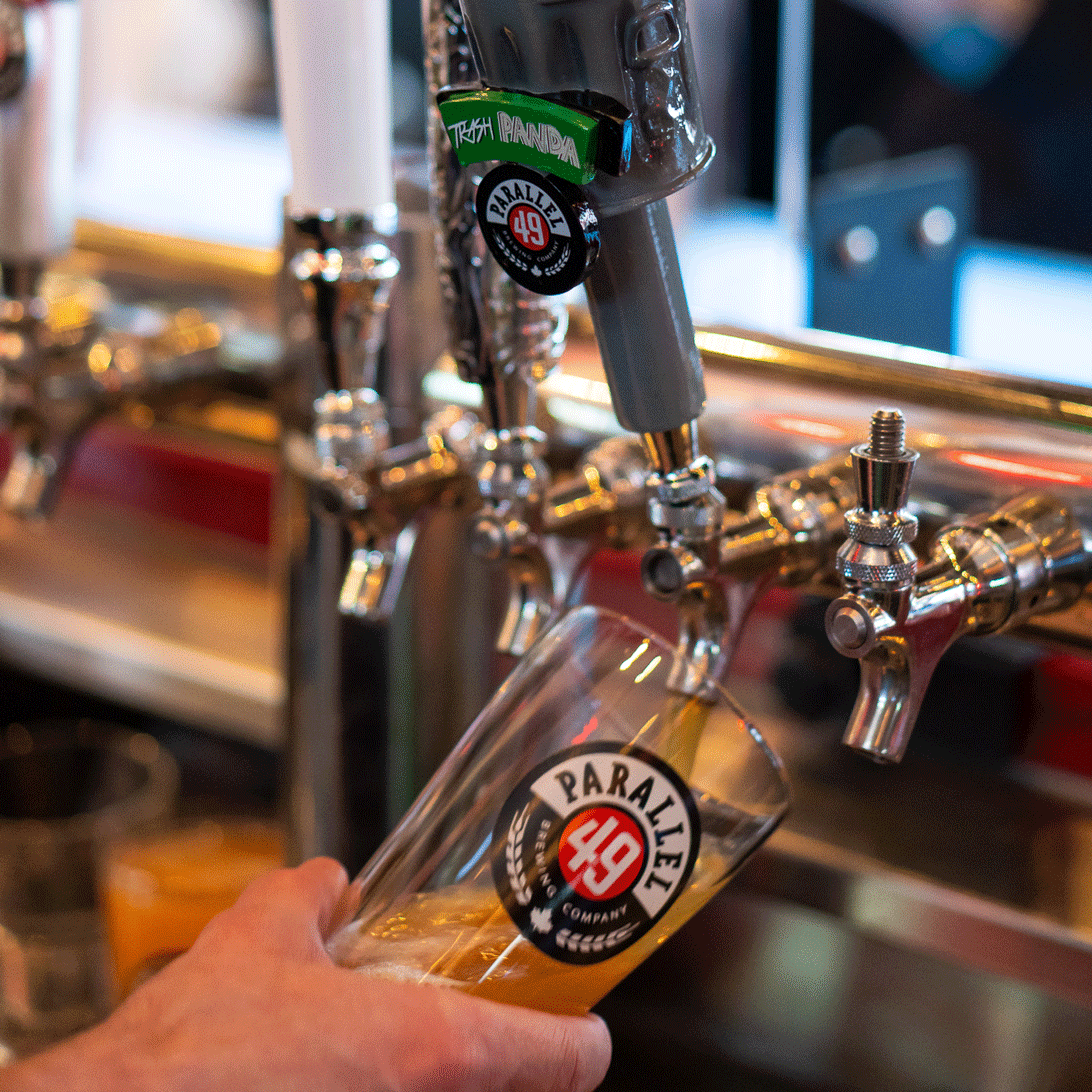RedCard_'s tweet photo. 🍺 NEW BEER ON TAP 🍺⠀

You made it to Friday, and we have the perfect patio beer to celebrate!
⠀
@parallel49beer's Trash Panda: ⠀
⠀
A Northeast style hazy IPA. Huge amounts of dry hopping give this beer complex notes of melon, tropical fruit, and pear 🗑️🦝 https://t.co/lQc0nKG6Yi
