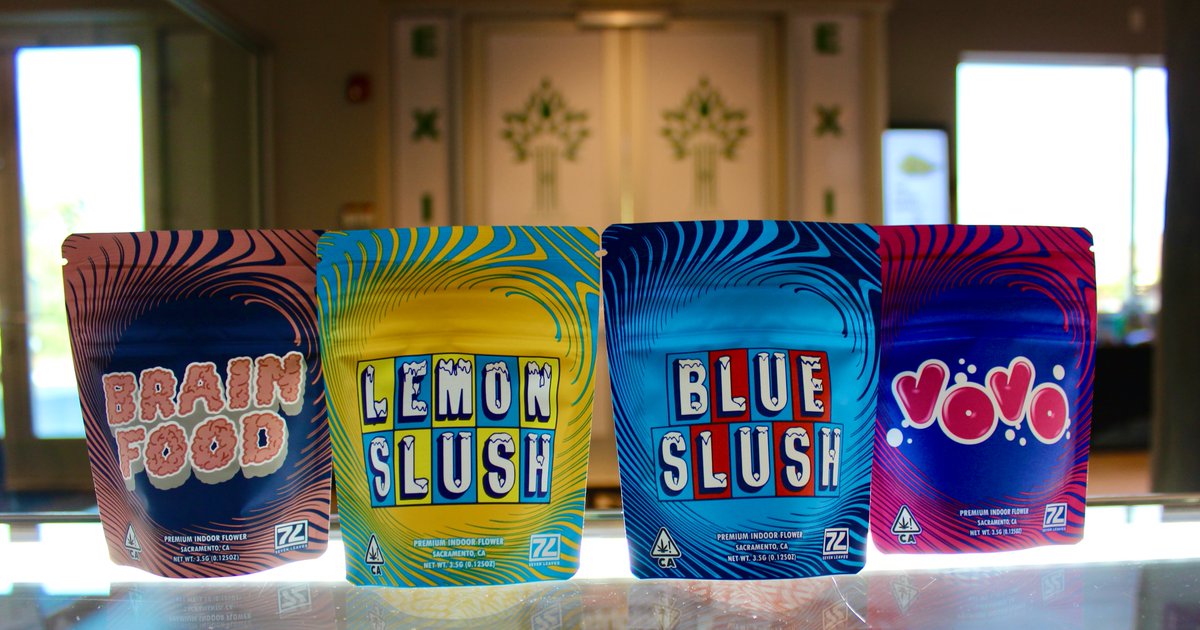 TheeHealingTree's tweet photo. Mmmm they all look so good 👅 💦 @SevenLeaves_ca
#TheHealingTree #LakeElsinore #LemonSlush #BlueSlush #VOVO #BrainFood #SevenLeaves #Cannabis #Flower https://t.co/GfcAi5iON7