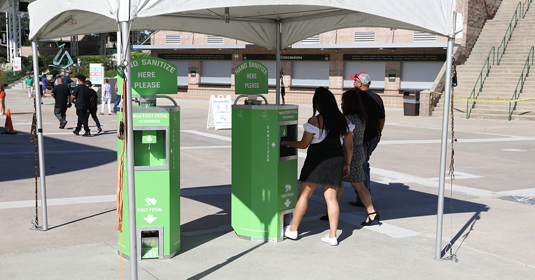 cleanhand_usa's tweet photo. With graduation ceremonies in the near future we have #handsanitizing solutions for you. We can rent, lease or sell you a station with 8k - 24k uses. 281 214-6060 https://t.co/4dlUsDnjSA #covid #graduation #graduationday #grad #classof #college #senior #graduate #university https://t.co/Wq2uxrUJpN
