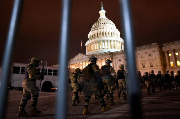 ProjectLincoln's tweet photo. Jan 6, 6:00PM: DC Curfew in full effect as National Guard troops arrive in the Capitol to help flush out remaining rioters and shut down the city 

#RelivingJan6 #TheBigLie #Jan6NeverAgain https://t.co/lc1TVYTf8S
