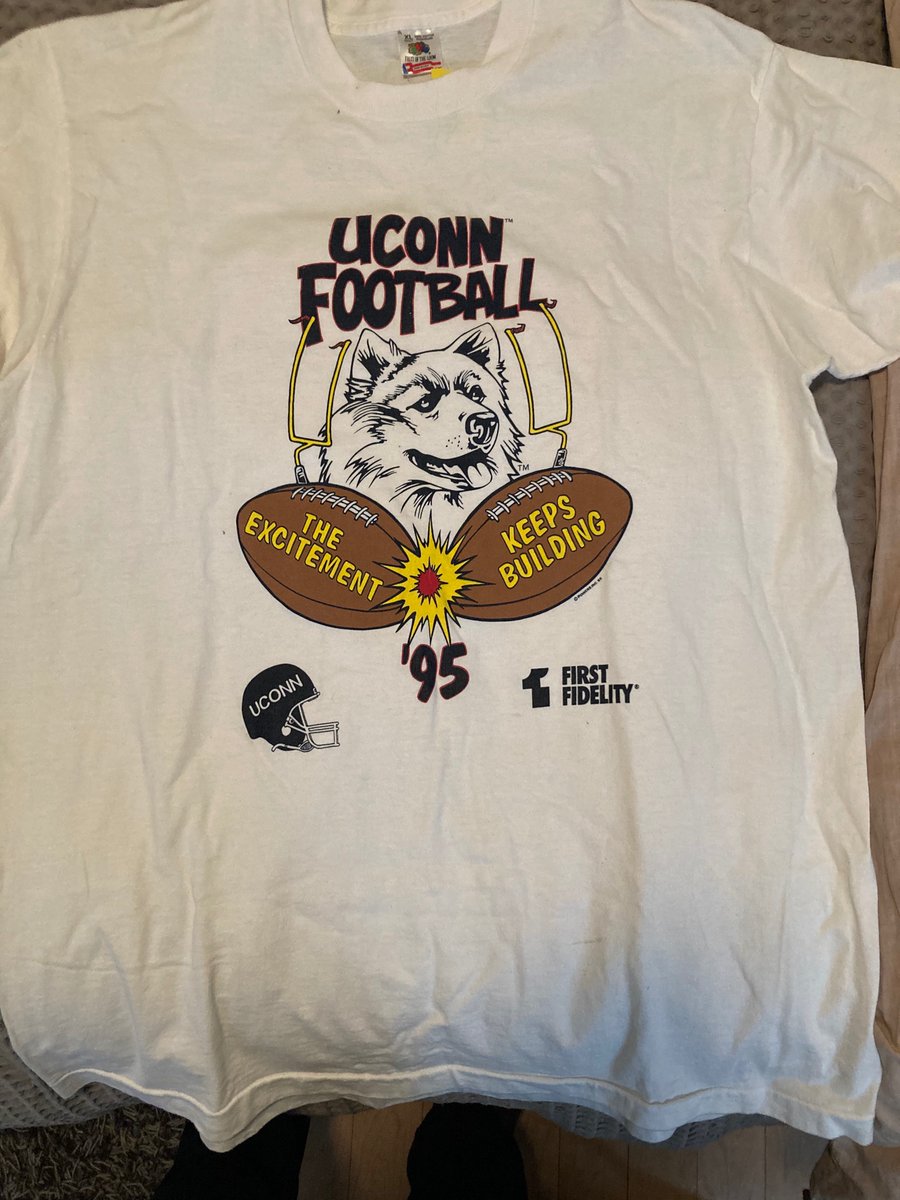 _beanstalk's tweet photo. @danorlovsky7 my buddy who you met on the beach in Naples just snagged me this absolute gem from the thrift shop! Huskies forever brother @oldmanyoung_ https://t.co/SmM1OQjuQT