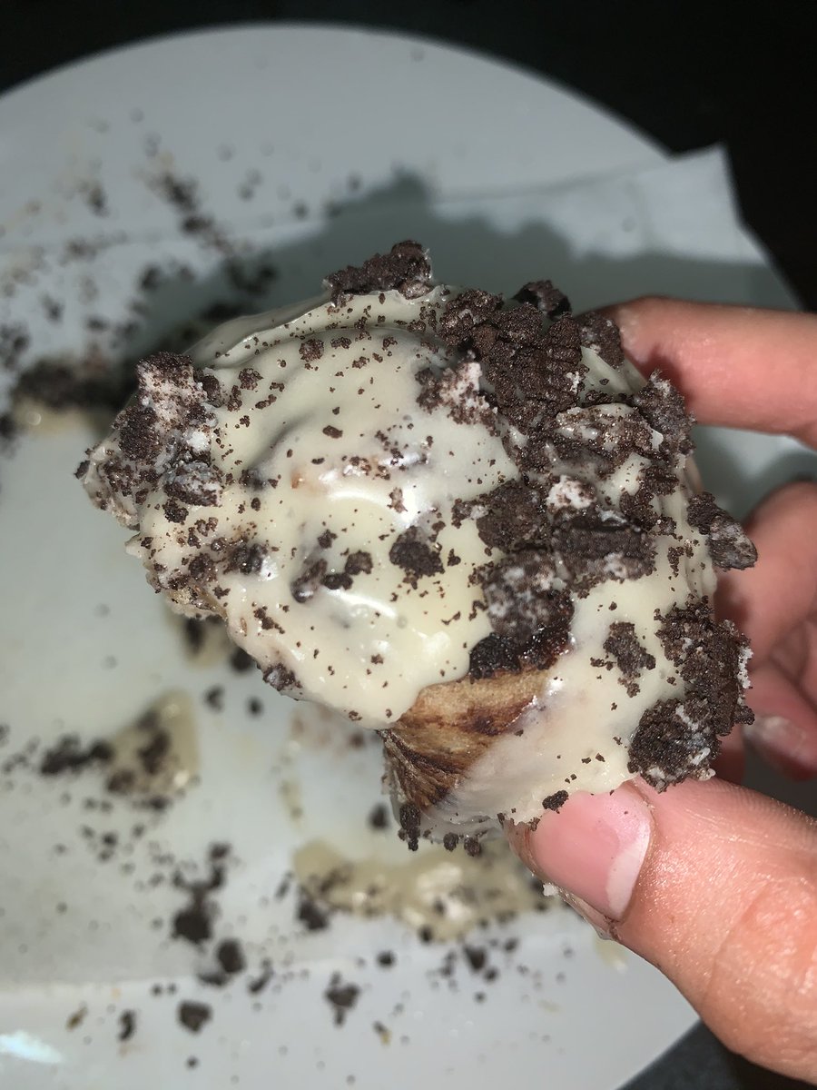iust_jazmyne's tweet photo. Oreo Rolls 🌀 #chicago #foodporn #foodie #highsnacks https://t.co/c0SrYB8xyN