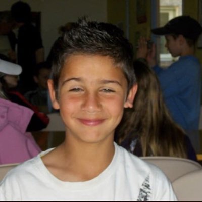 charolife911's tweet photo. #NouvellePhotoDeProfil Moi quand j’avais 19 ans et que je draguais des petites minettes https://t.co/oWyG1SqHEG