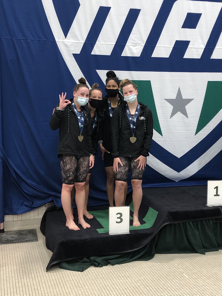 🥉200 Medley Relay🥉

The relay team of Audrey Schank, Alex Bader, Shelby Crist and Apsara Sakbun bring home the Bronze Medal! Their time of 1:41.25 is good for 4th in school history!

#ChirpChirp #WeFly