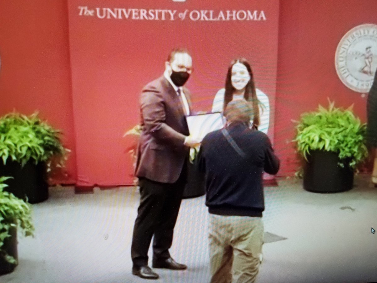 ScottCady1's tweet photo. Congrats @paolagfig @lilymaciasruiz @YamiSamaniego27 &amp; @enriquemsoto on your much deserved awards @UofOklahoma! #2021CampusRecognitionAwards https://t.co/nYncvoXss3