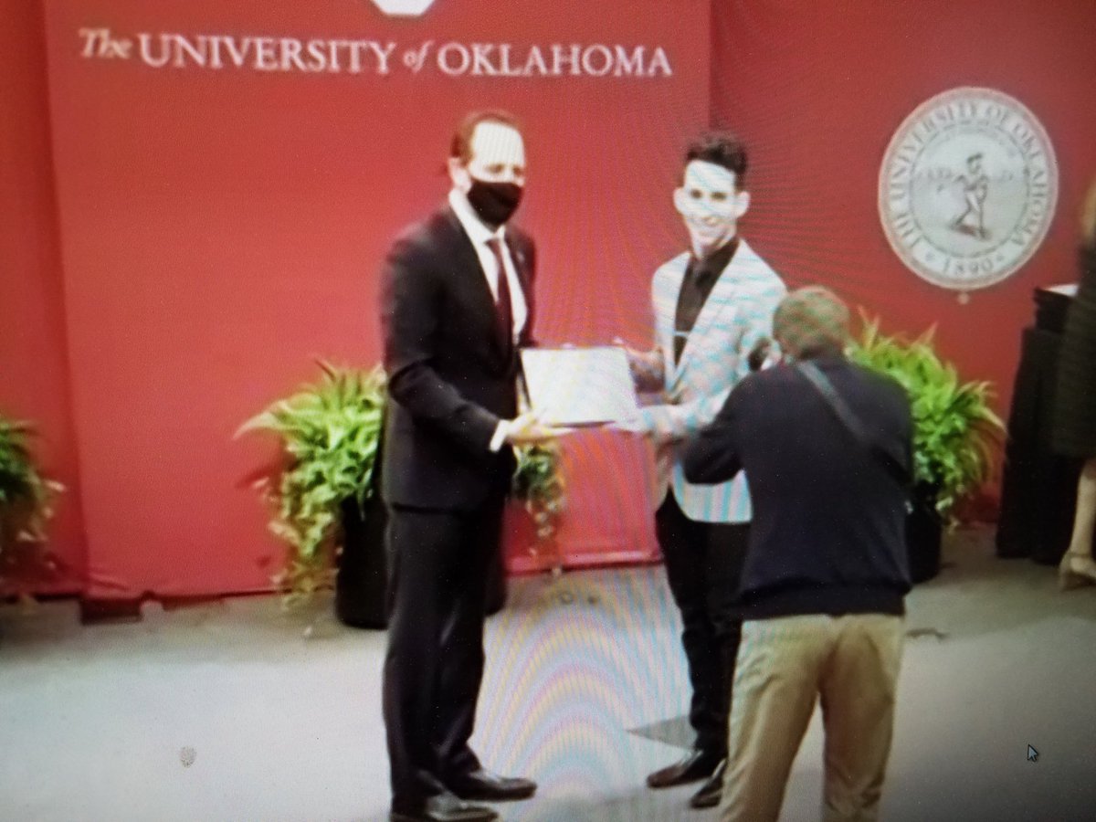 ScottCady1's tweet photo. Congrats @paolagfig @lilymaciasruiz @YamiSamaniego27 &amp; @enriquemsoto on your much deserved awards @UofOklahoma! #2021CampusRecognitionAwards https://t.co/nYncvoXss3