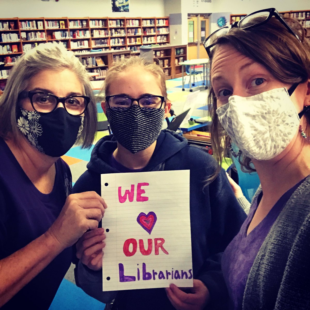 PPantherLibrary's tweet photo. And our fabulous @princessfiddler brought us this note to brighten our day! We have amazing students who will be lifelong #librarypeople. 
.
.
.
#nationallibrarymonth #nationallibrarianday #highschoollibrary #library #read #books #panthernation https://t.co/kliYJBK1AB