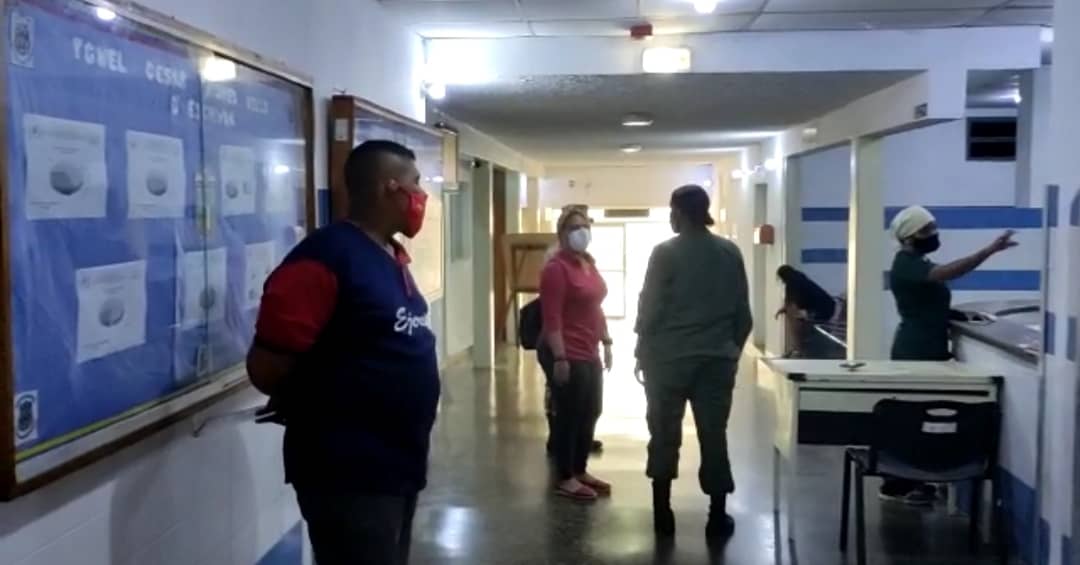 José Ramón Rivero (@joseriveropsuv) on Twitter photo #16Abr El presidente <a href="/NicolasMaduro/">Nicolás Maduro</a> nos convocó a rescatar y a mejorar centros de salud en perfecta unión pueblo y Gobierno. El parlamentarismo de calle llegó al Hospital Militar de Ciudad Bolívar para la instalación de aires acondicionados. <a href="/PrensaFANB/">Prensa FANB</a> #BarrioAdentro18Años #16Abr El presidente <a href="/NicolasMaduro/">Nicolás Maduro</a> nos convocó a rescatar y a mejorar centros de salud en perfecta unión pueblo y Gobierno. El parlamentarismo de calle llegó al Hospital Militar de Ciudad Bolívar para la instalación de aires acondicionados. <a href="/PrensaFANB/">Prensa FANB</a> #BarrioAdentro18Años