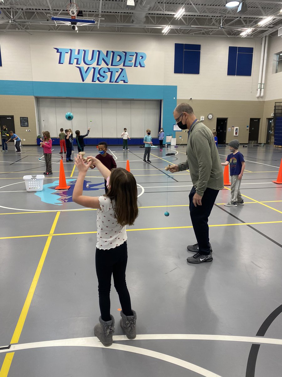 PEBoarder18's tweet photo. Papa Gallas @scott_gallas spent the week hanging out at #THVthrive! Although we missed @FitQuips! We enjoyed getting our @SweetsKendamas broke in! And playing all sorts of fun games! Fun spending the week with you Dad! https://t.co/uWTmivULHY