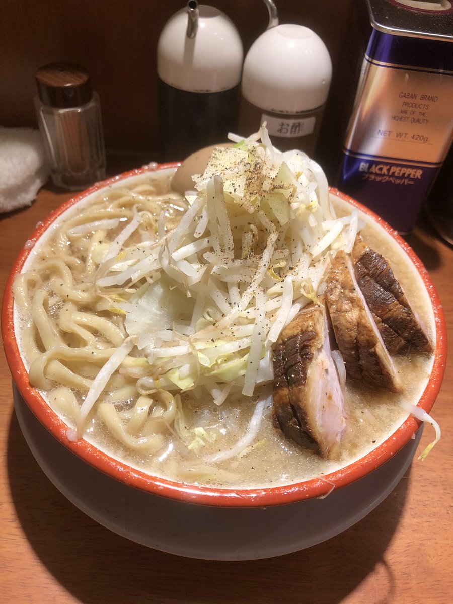 huyuuneko's tweet image. こういうラーメン初めて食べた🤔ワシワシ麺🤔？