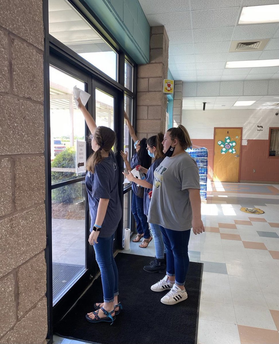 nationalbeta's tweet photo. West Jones Betas helped their custodian beautify their campus. #BetaTheChange https://t.co/yQvypNm841