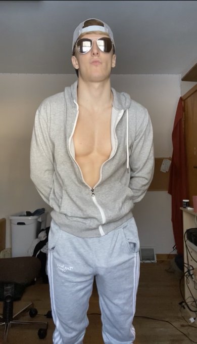 Flash Friday ❤️ https://t.co/CK5Kb1vYLI