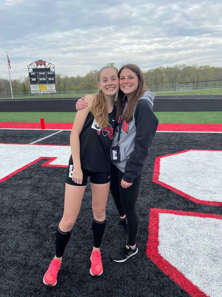 mattie_noyes's tweet photo. Last meet was 701 days ago as a freshman. Today marks my first race as a junior. So happy to be back🥰 Huge shoutout to @THS_trackfield & @Triadgirlstrack for organizing such a fun meet!! #distancecarnival https://t.co/p8RrY2EFqp