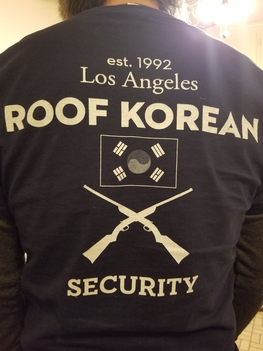 RoofKorean7's tweet photo. #RooftopArmy
Looting/burning is not a socially acceptable way to protest the 'system'.
Stand up @Chicago, protect your 'hood because pizza will get faster than the cops. https://t.co/8ZtA0CiGoD